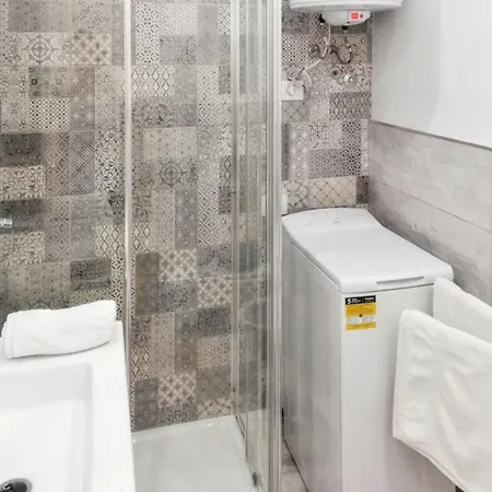 Charming Near With Pool Apartment *